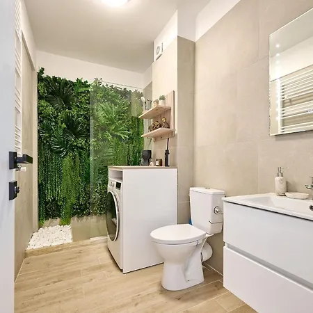 Aquawaves - Infinity Pool & Apartamento Năvodari