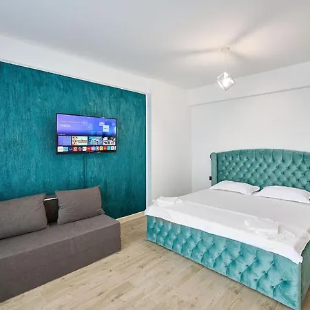 Aquawaves - Infinity Pool & *