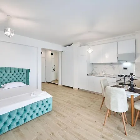 Aquawaves - Infinity Pool & Apartamento Năvodari