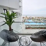 Aquawaves - Infinity Pool & 公寓 那沃达利