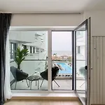 Апартаменты Aquawaves - Infinity Pool & *