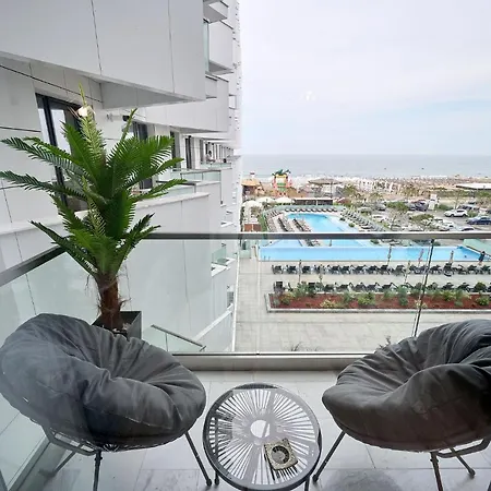 Aquawaves - Infinity Pool & Apartment Navodari