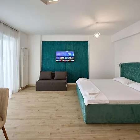 Aquawaves - Infinity Pool & *