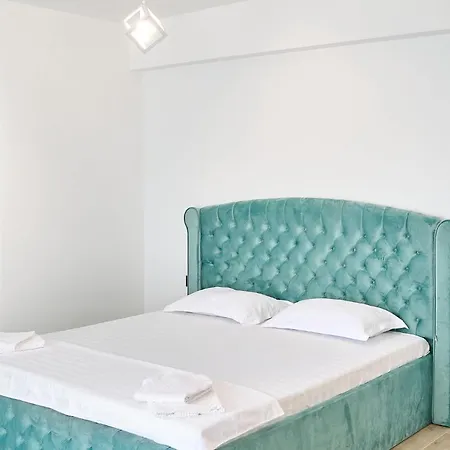 Aquawaves - Infinity Pool & *