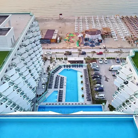 Aquawaves In Infinity Pool & Apartamento