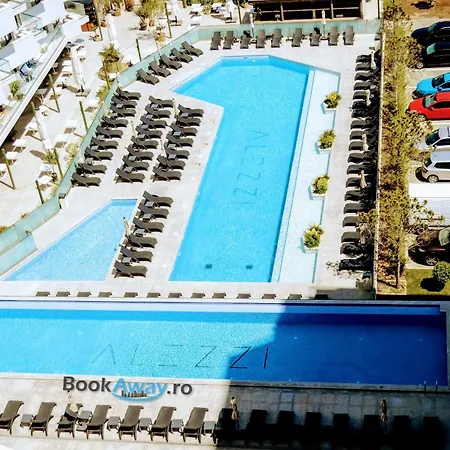 Aquawaves In Infinity Pool &