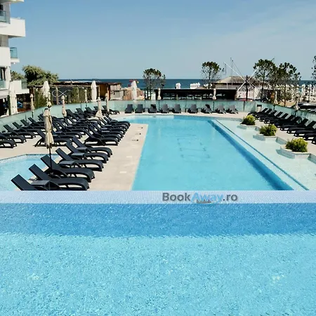 Aquawaves - Infinity Pool & Apartment