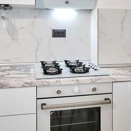 Aquawaves - Infinity Pool & *