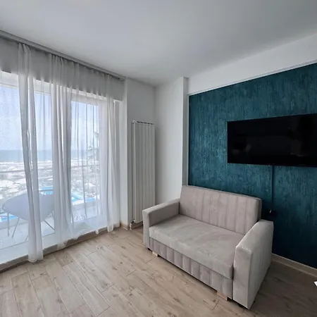 Aquawaves - Infinity Pool & Năvodari